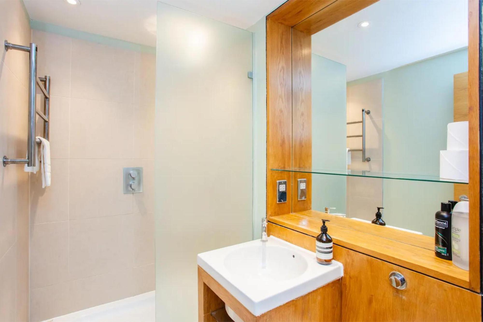 Modern 3 Bedroom Apartment In Paddington Londra Esterno foto